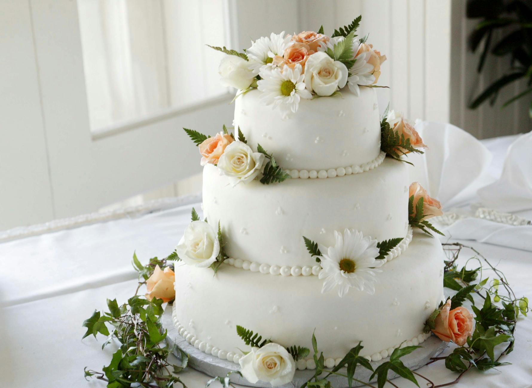 Tips Memilih Wedding Cake yang Paling Pas