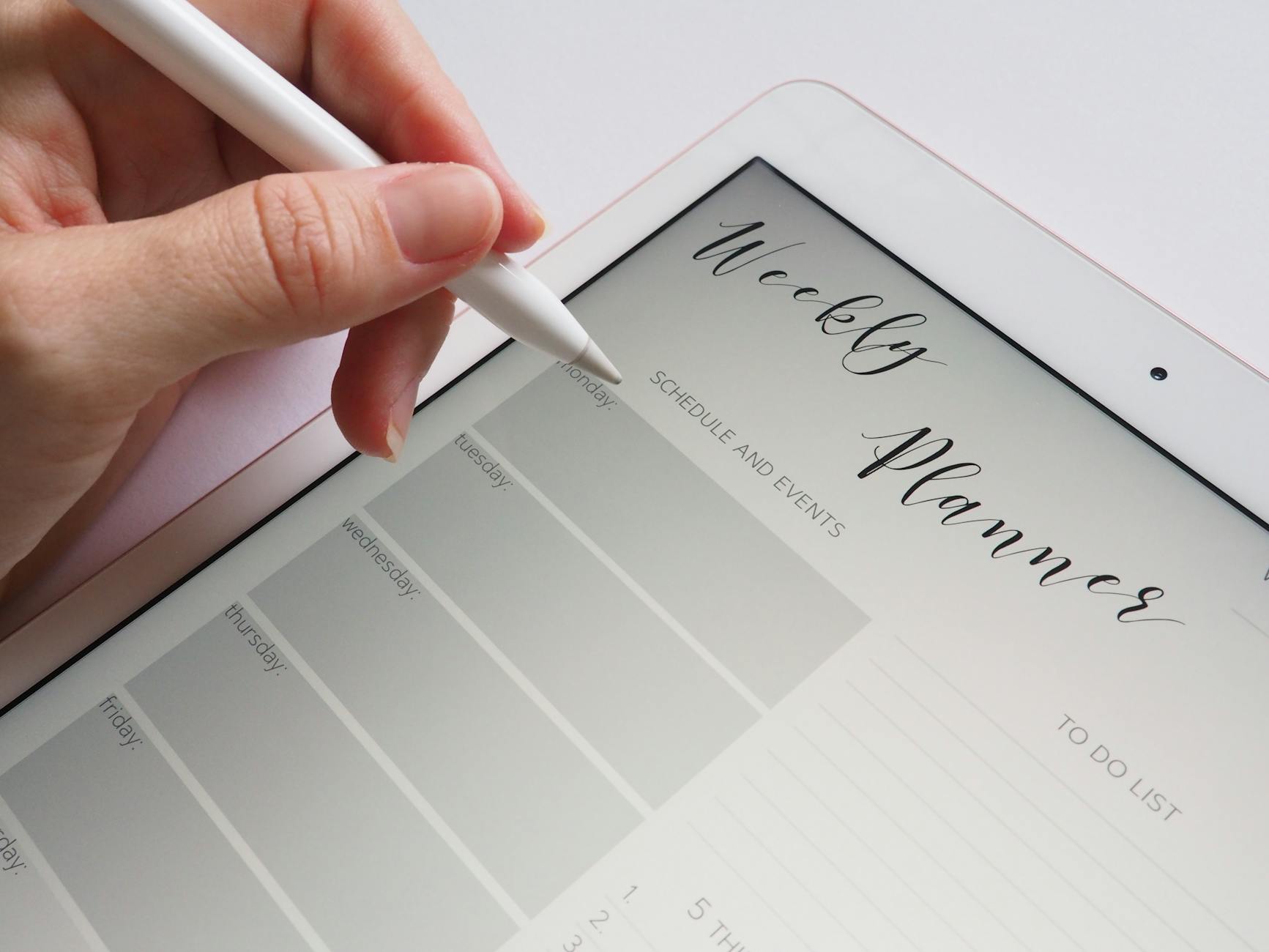 Kerja Sambil Wedding Preparation? Aman, Yuk Simak Tipsnya!