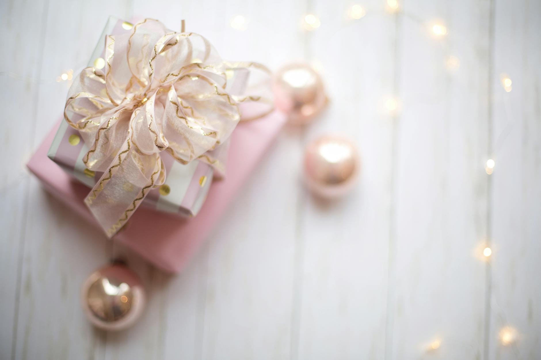 5 Ide Hadiah Door Prize untuk Tamu Wedding